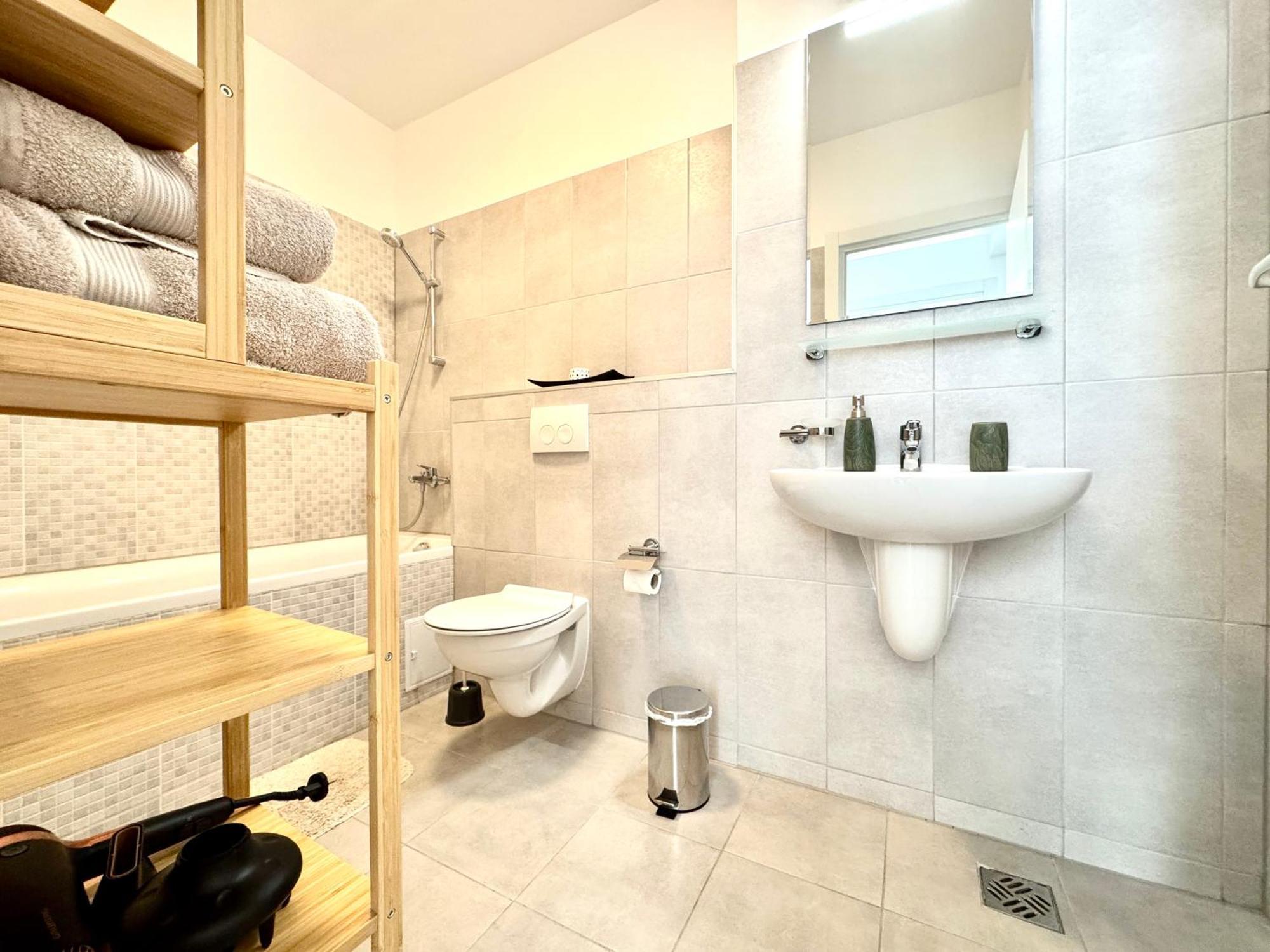 Luca'S Forest Apartment تيميشورا المظهر الخارجي الصورة